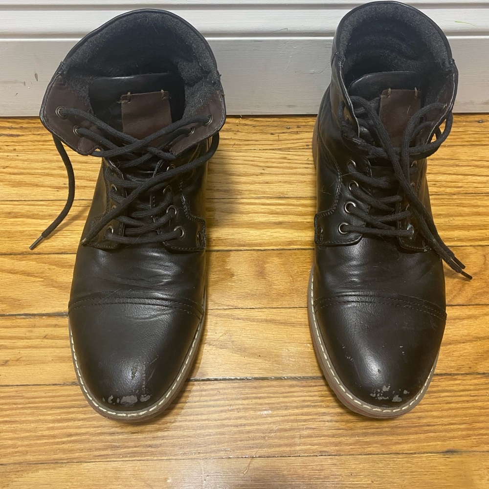 Used dress shoe boots size 10 black from target